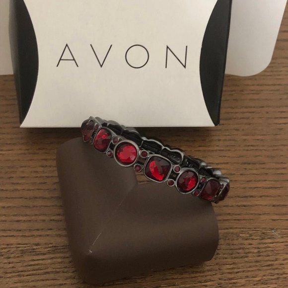 Avon garnet color bracelet - Picture 3 of 5